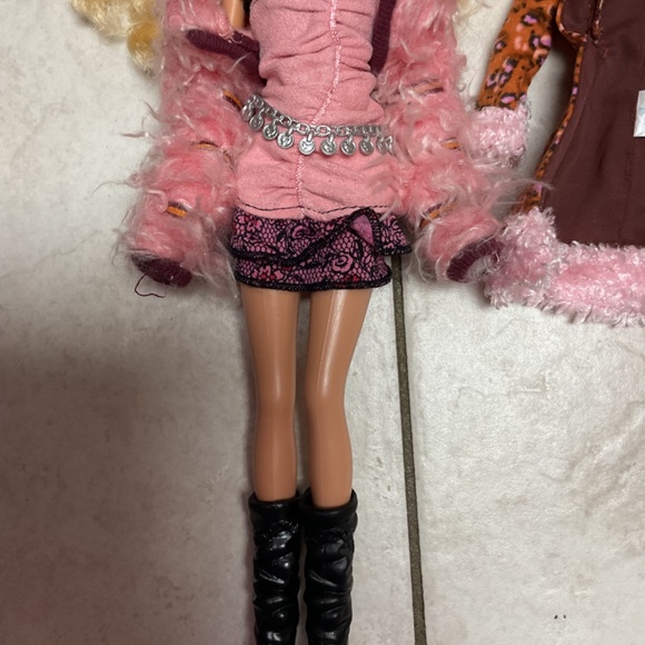 Barbie Myscene My Scene Doll Rebel Style Masquerade Jackets Coats Fur Fuzzy - Picture 4 of 6